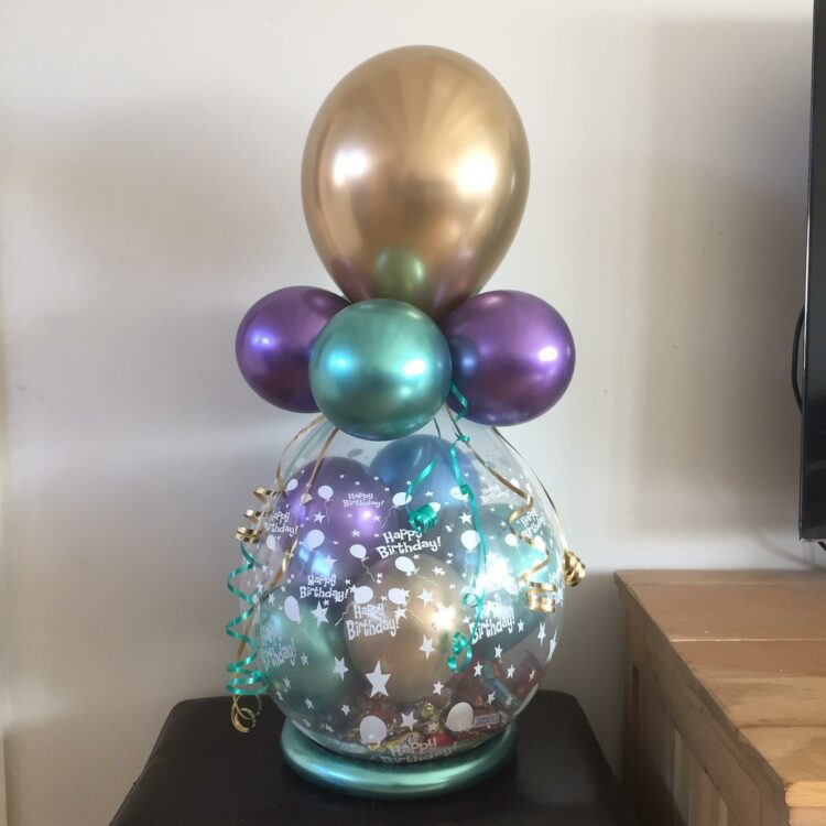 Wilt u eens leuks voor de dag komen op een feestje of een andere gelegenheid? Kies dan voor een cadeau in een ballon. Dit is een fantastische manier om iemand te verrassen! Wij kunnen de ballon voor u vullen met kleine ballonnetjes of confettislierten.
U kunt ook uw eigen cadeau laten verpakken met bijvoorbeeld chocola, een beertje, geld of iets anders. ballonnen cadeau Chrome goud